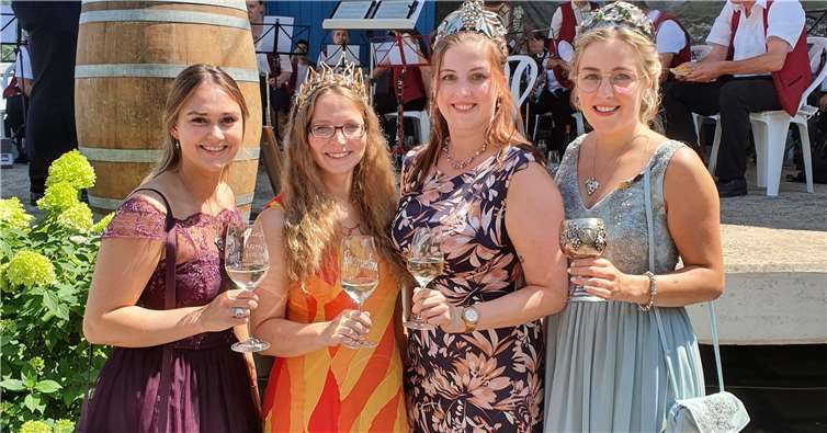 Gruppenbild der Weinmajestäten.Foto: privat