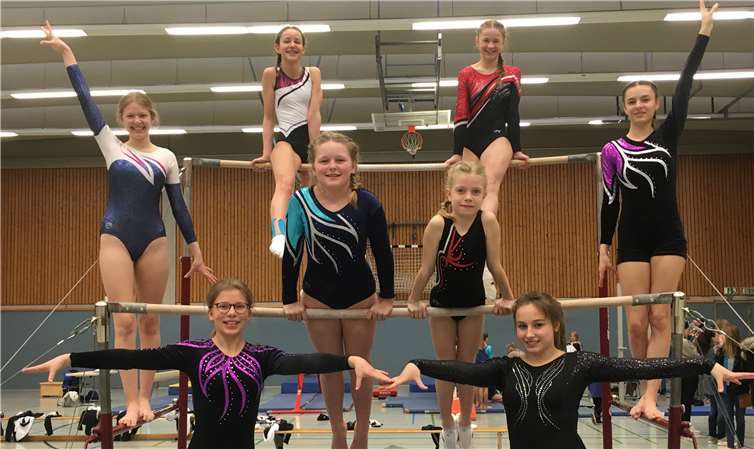 Gruppenbild der älteren Turnerinnen.