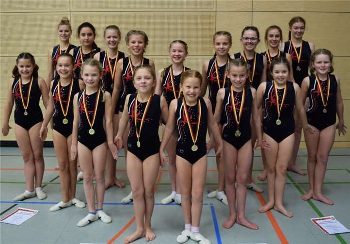 Gruppenbild der „älteren“ Turnerinnen der TG.C. Diensberg