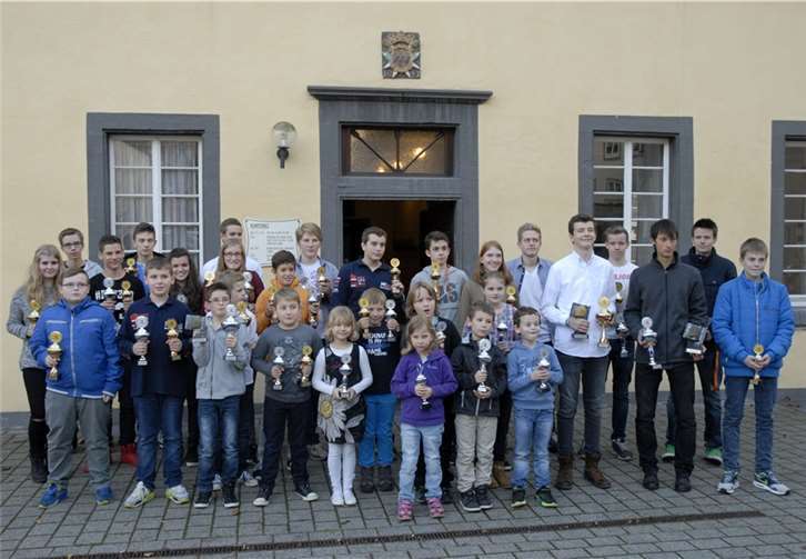 Gruppenbild der geehrten Jugend im Kart Slalom und Indoor Kart Sport 2015.Privat