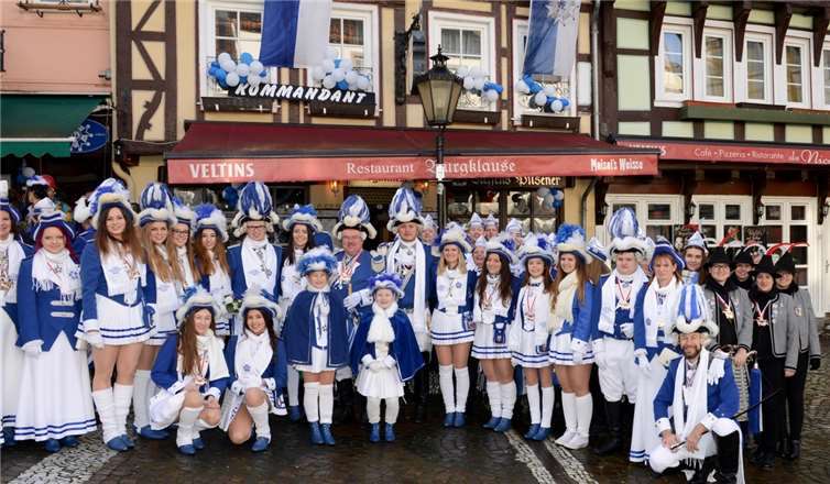 Gruppenbild des Funkencorps Blau-Wiess aus Linz am Rhein.
