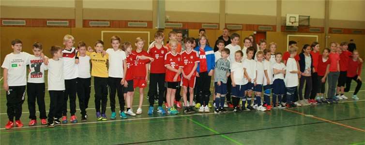 Gruppenbild des ersten Turniers der Jahrgänge 2005-2002.privat