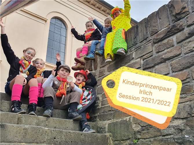 Gruppenbild des nächsten Kinderprinzenpaares 2021/2022 aus Irlich