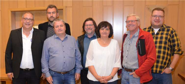 Gruppenbild mit Dame! Von links: Stefan Friedsam, Dominik Schmitz, Thomas Caspers, Peter Grones, Evi Schüngel , Michael Hedrich und Jens Schäfer. Foto: BE