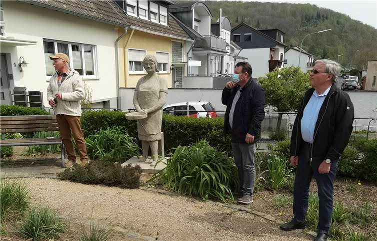 Gruppenbild mit Dame aus Beton, Jürgen Warf, Reinhold Steinborn und Bernhard Knorr. Foto: BL