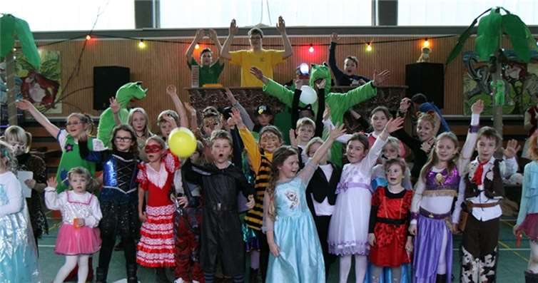 Gruppenbild mit Drachen – das gibt es nur in Nievern.Willi Willig