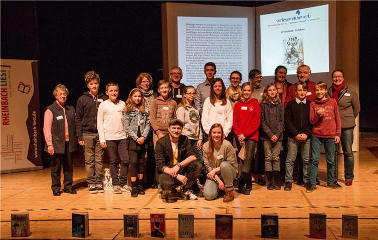 Gruppenbild mit Jury und Team beim Finale.  Ursula Peters