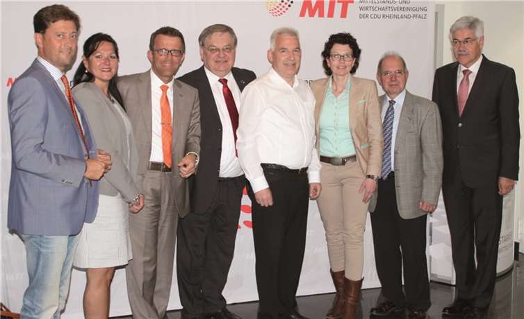 Gruppenbild mit Peter Krupp, geschäftsführender Gesellschafter Krupp Verlags GmbH.