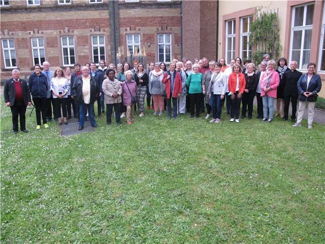 Gruppenbild mit Pfarrer Carsten Rupp vom Arbeitsbereich Liturgie im Bistum Trier (2.v.r.).  Foto: Stefan Schneider/Bistum Trier