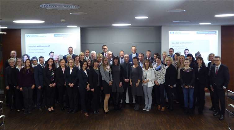 Gruppenbild mit Vorstand und allen Jubilaren des Jahres 2017. Volksbank Rhein-Lahn-Limburg eG