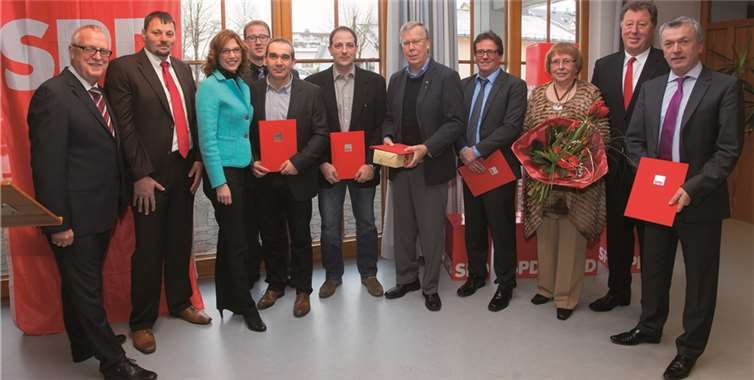 Gruppenbild mit den Geehrten.-WT-