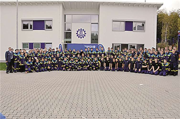 Gruppenbild mit den Junghelfern, die an der Leistungsabzeichenprüfung beim THW in Kaiserslautern teilgenommen haben. THW