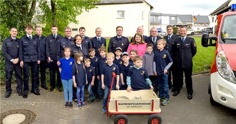 Gruppenbild mit der neugegründeten Bambini-Feuerwehr „Feuerfüchse Malberg“.  Foto: VG Wirges/Silja Götte