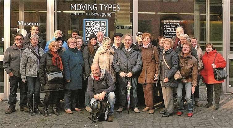 Gruppenbild vor dem Gutenberg-Museum in Mainz.privat