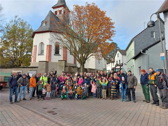 Gruppenbild vor der Kapelle.Fotos: privat