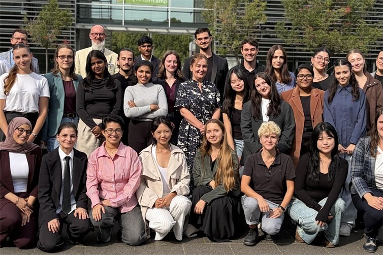 Gruppenfoto Internationale Studierende und Gastdozenten WiSe 2026-2027 am RheinAhrCampus