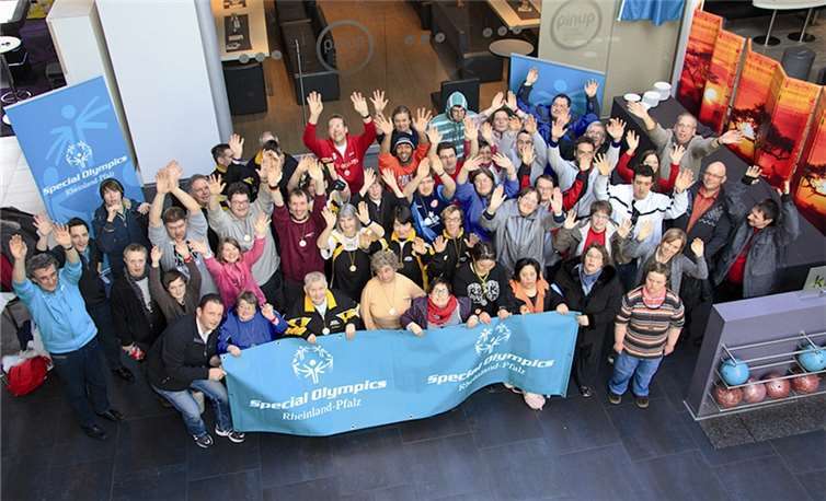 Gruppenfoto Special Olympics Bowlingturnier 2013. Baumann Fotographie/ pinup Bowling- & Eventcenter Koblenz