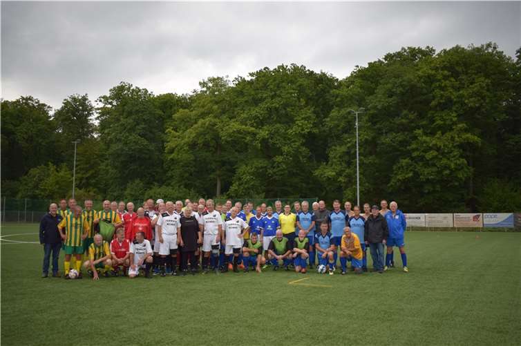 Gruppenfoto aller Teilnehmer in Adendorf. Fotos: privat