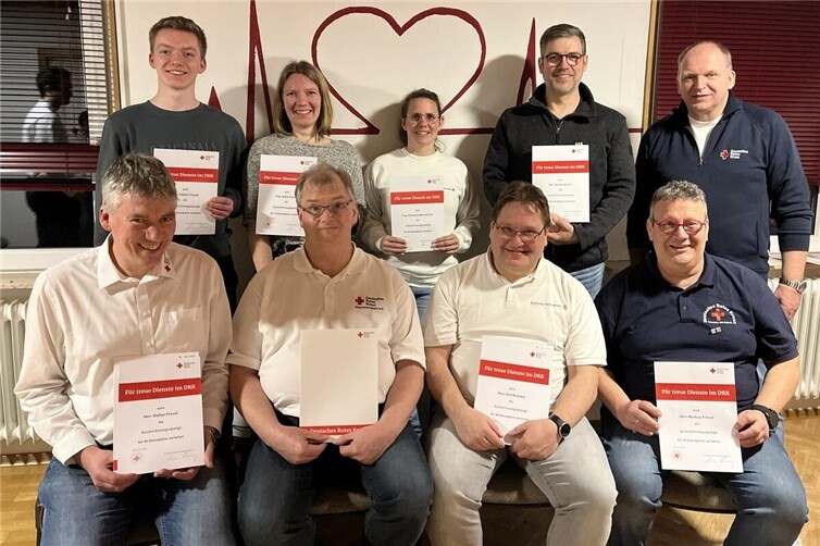 Gruppenfoto den Geehrten und den Gratulanten:Oben vlnr: Fabian Frevel, Alina Frevel, Christine Winnichner, Achim Andre, Ulrich BergmannUnten vlnr: Stefan Frevel, Thomas Borsdorf, Olaf Brücker, Markus Frevel