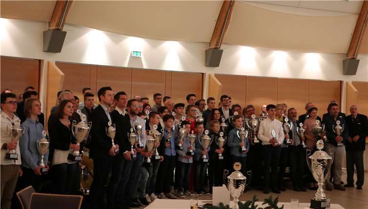 Gruppenfoto der Geehrten.Fotos: CRO