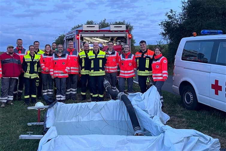 Gruppenfoto der Gemeinschaftsübung des DRK und der Feuerwehr Wehr