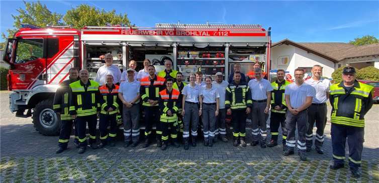 Gruppenfoto der Gemeinschaftsübung des DRK und der Feuerwehr Wehr. Foto: Pierre Densing