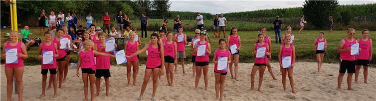 Gruppenfoto der U 14 Beacherinnen und Beacher. Fotos: Beach Club Dernbach/Montabaur