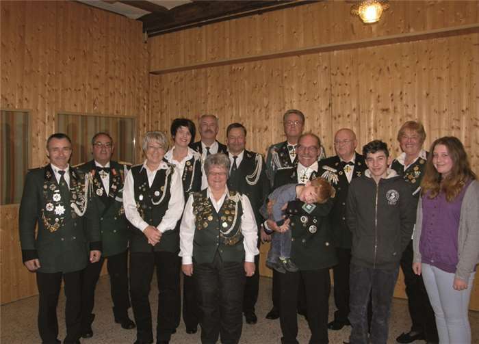Gruppenfoto der erfolgreichen Schützinnen und Schützen.