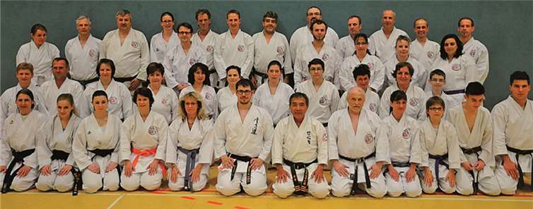 Gruppenfoto der erwachsenen Teilnehmer mit Tamayose.