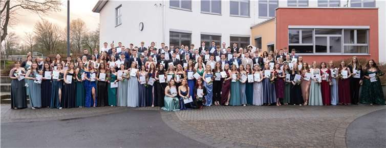Gruppenfoto des Abijahrgangs am Mons-Tabor-Gymnasium in Montabaur.  Foto: Linus Helde