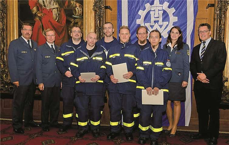 Gruppenfoto mit Flutmedaille 2013: OV Andernach.THW
