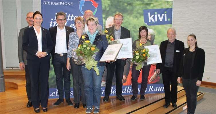 Gruppenfoto mit den ausgezeichneten Ehrenamtlern.Privat