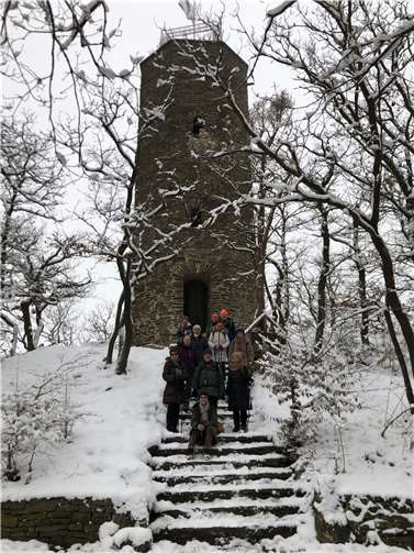 Gruppenfoto vor dem Kraubergturm. Foto: privat