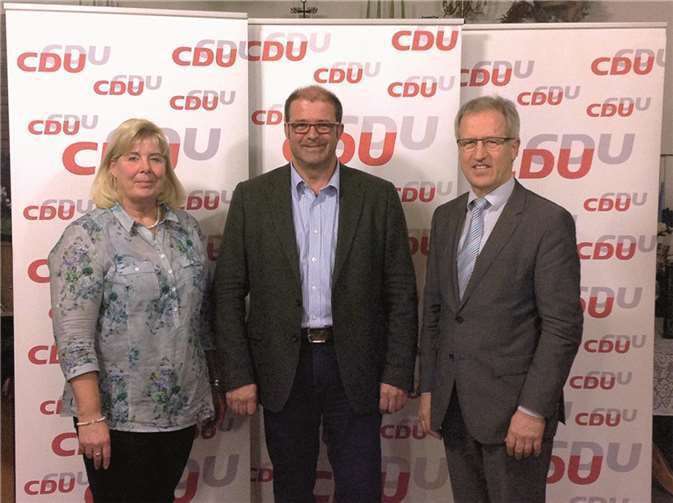 Gudrun Kretschmann (v. l.), Peter Moskopp und Josef Dötsch (MdL). privat