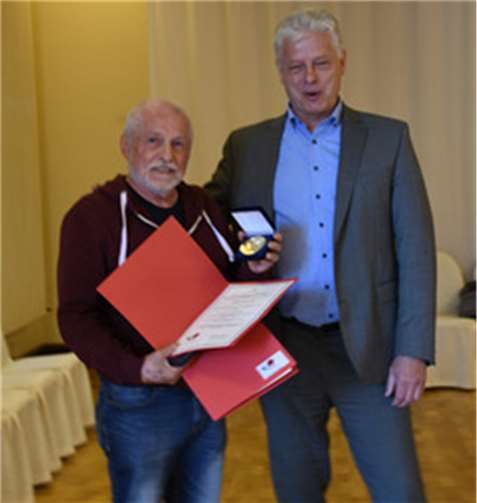 Günter Bitzhöfer mit Verbandspräsident Gunar Weichert.Foto: RKV