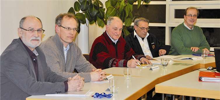 Günter Chatenay, Florian Gottschalk, Moderator Werner Unkelbach, Wolfgang Middecke und Otto von Lom diskutierten auf Einladung der Kolpingsfamilie über die Integration von Migranten.AB