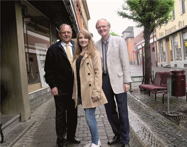 Guenther Bomm, Annika Mehmeti, Herbert Speyerer (v.l.) bei ihrem Rundgang durch die Stadt.privat