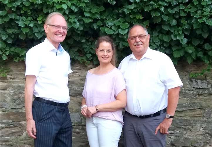Günther Bomm, Herbert Speyerer und Christine Graef erfragen den aktuellen Stand der Verhandlungen und GesprächeFoto: privat