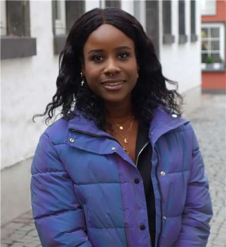 Guerline Mertesacker aus Koblenz absolviert ein FSJ in der Rhein-Mosel-Fachklinik in Andernach. Foto: Julia Fröder / Bistum Trier