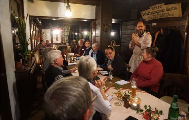 Guido Emmel begrüßte die Gäste in seinem Weinhotel. Andreas Kossmann