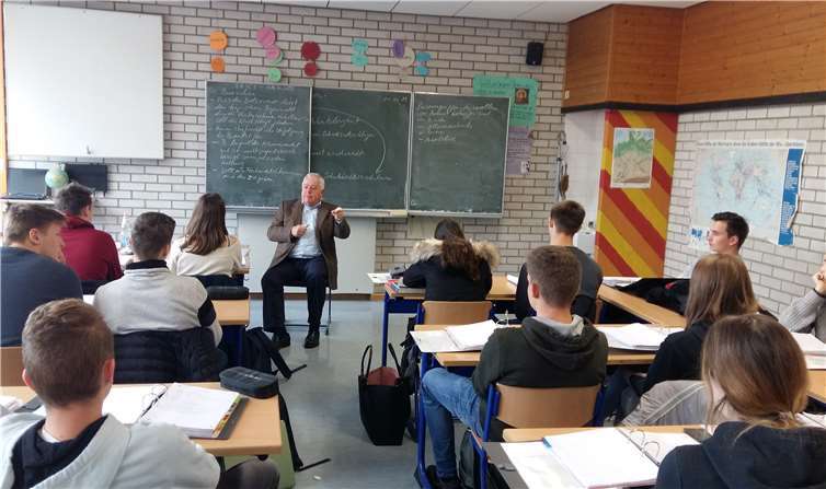 Guido Ernst erzählte der elften Klasse aus dem Leben eines Landtagsabgeordneten.Foto: privat