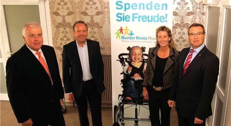 Guido Ernst (links) und Horst Gies (rechts) gemeinsam mit den Eheleuten Inka und Ralph Orth. privat