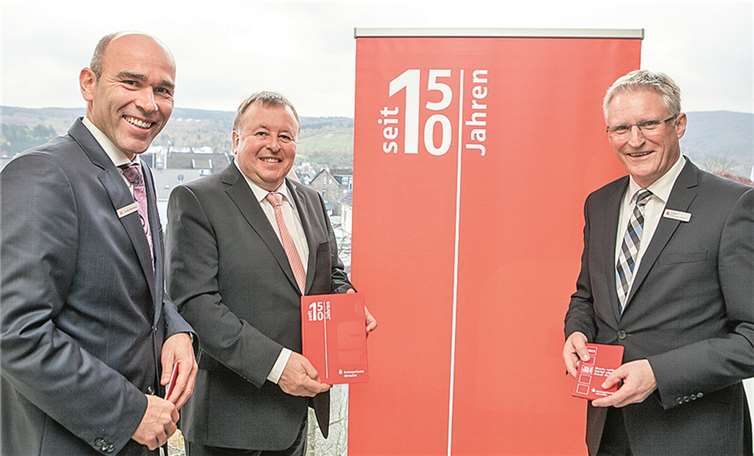 Guido Mombauer, Landrat Dr. Jürgen Pföhler und Dieter Zimmermann freuen sich schon jetzt auf das Jahr 2015. JOST