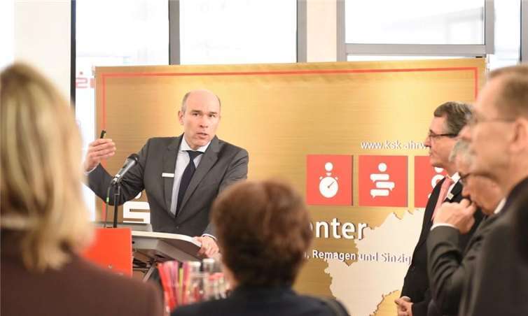 Guido Mombauer, Vorstand der Kreissparkasse Ahrweiler, hatte in Sinzig viel Neues zu erzählen.