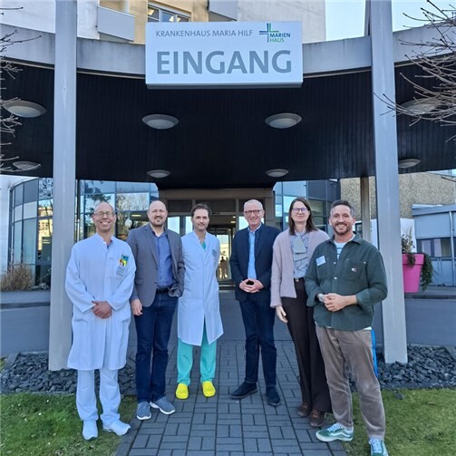 Guido Orthen (4.v.l.) bei seinem Besuch im Krankenhaus Maria Hilf in Bad Neuenahr.  Foto: G. Orthen
