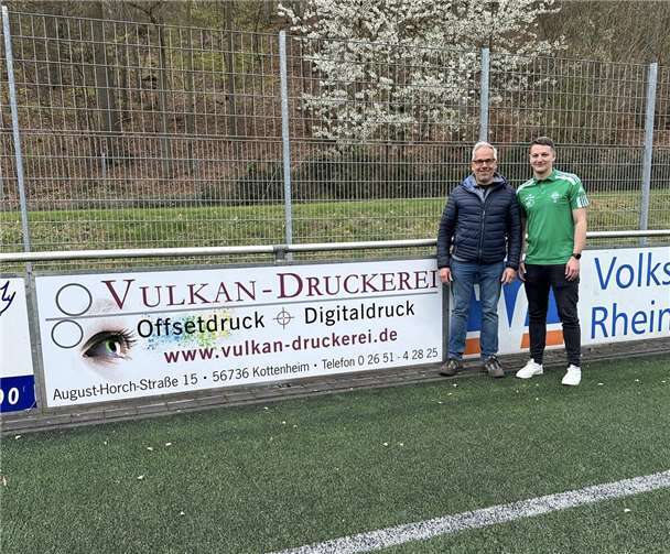Guido Walter (li.) beim Besuch im Waldstadion.  Foto: privat