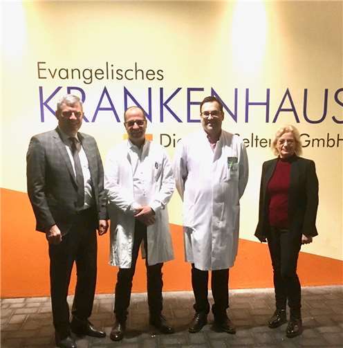 Guido Wernert, Geschäftsführer Evang. Krankenhaus Dierdorf/Selters (KHDS), Dr. med. Peter Flies, Chefarzt Innere Medizin KHDS, Dr. med. Alexander Lindhorst, Chefarzt Innere Medizin/Klinik für Gastroenterologie KHDS und Sabine Schmalebach, Pflegedirektorin KHDS (v. li.). Foto: privat