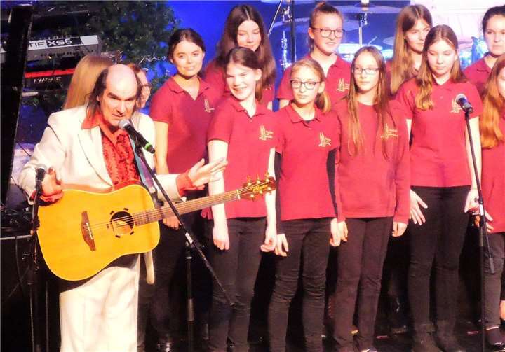Guildo Horn hatte natürlich auch den Chor immer im Griff.
