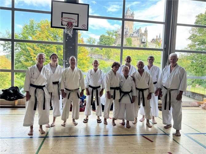 Gunar Weichert vermittelte nicht nur technische Inhalte, sondern legte besonderen Wert auf die zugrunde liegenden Prinzipien des Shotokan-Karate. Foto: KDMM