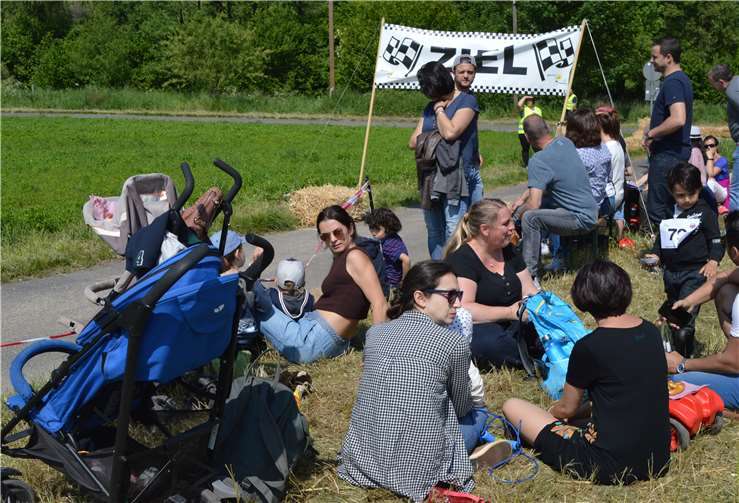 Gut 100 Verwandte und Freunde feuerten die kleinen Fahrer an.